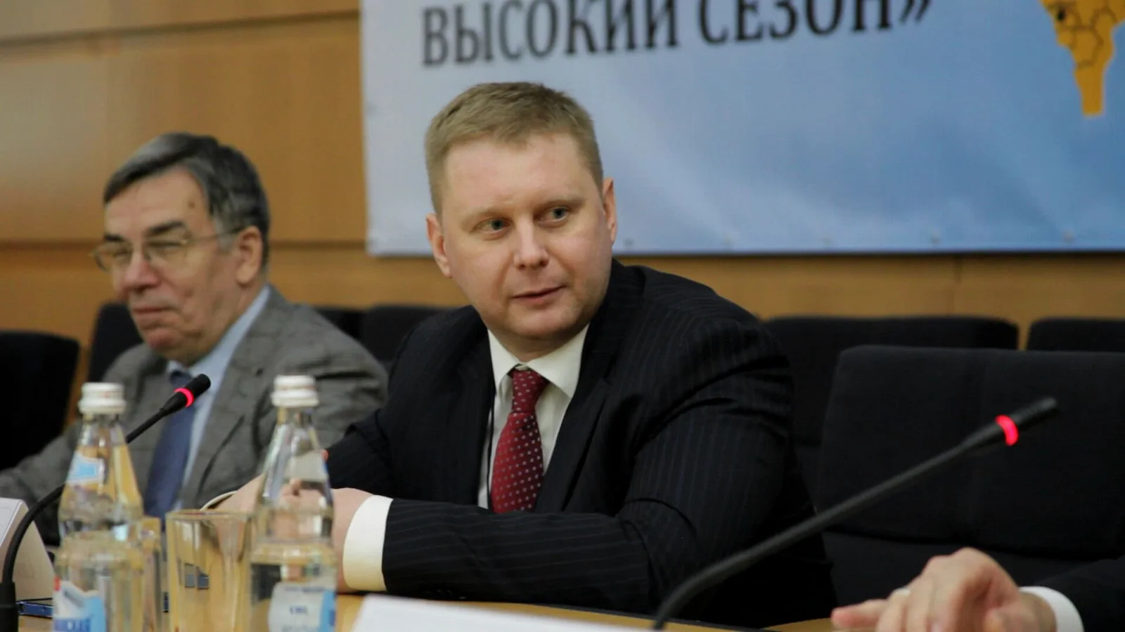 Алексей Яковлев на деловой дискуссии